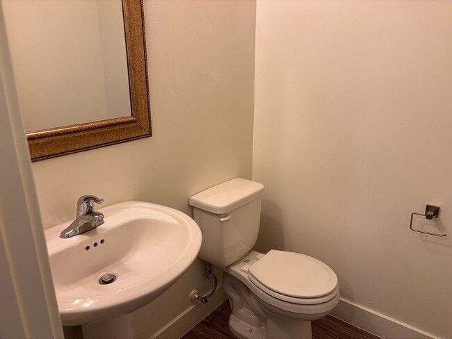 Building Photo - 4 bed | 2 1/2 bath | 2 car garage in Deser...