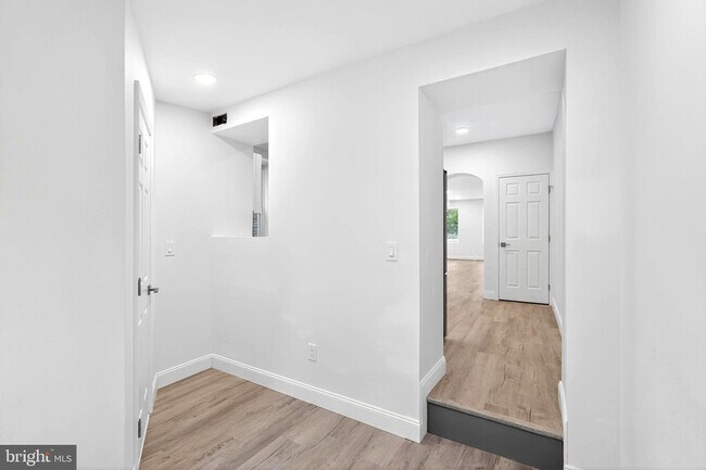 Building Photo - 153 Hermitage St