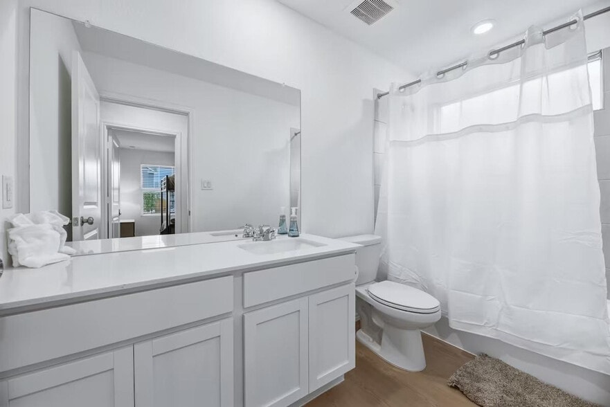 Building Photo - 591 Sormonne Lp