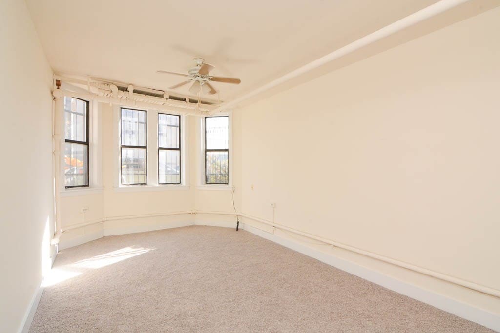 Building Photo - 1542 N Kedzie Ave