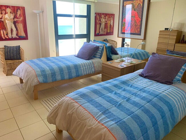 Building Photo - 5540 N Ocean Dr