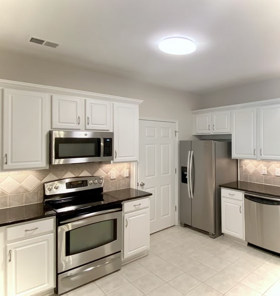 Building Photo - 14935 Santa Lucia Dr