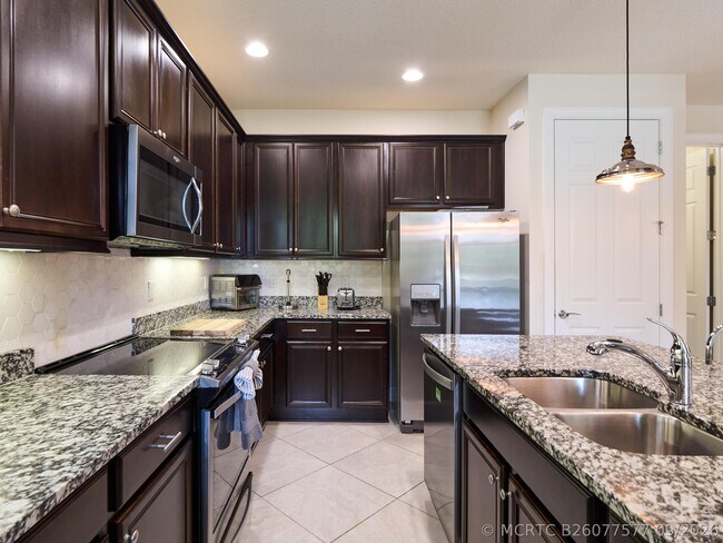 Building Photo - 1080 Community Dr