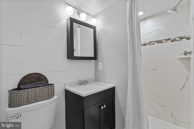 Building Photo - 6707 Melrose Dr
