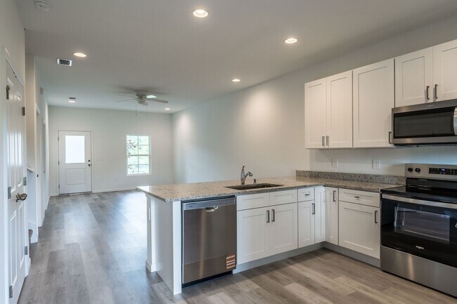 Building Photo - 5359 Vista Lago Dr