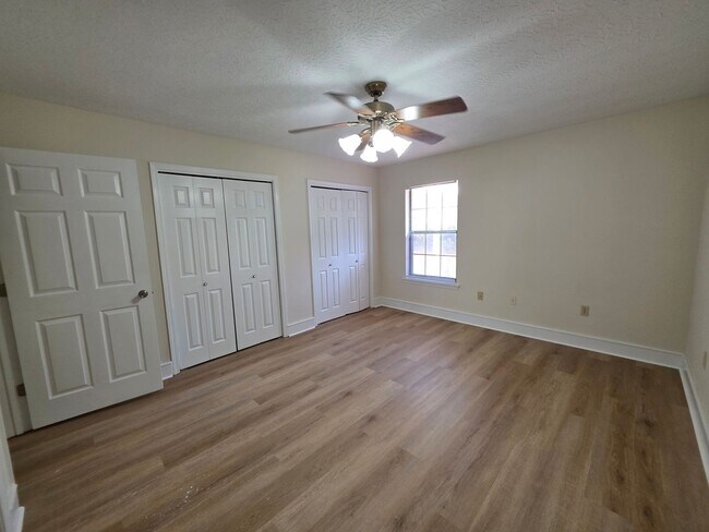 Building Photo - 916 Rentz Ave