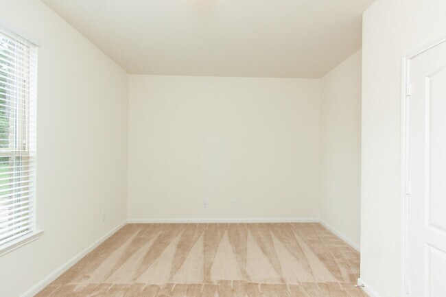 Building Photo - 2011 Parnevik Pl