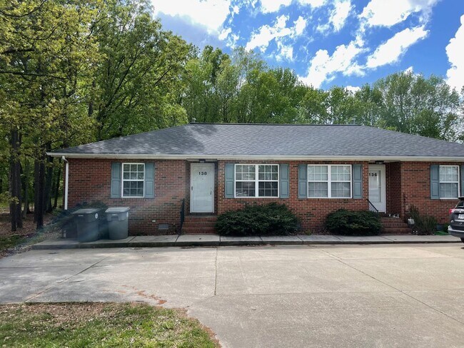 Building Photo - 136-138 LAMBERT DR