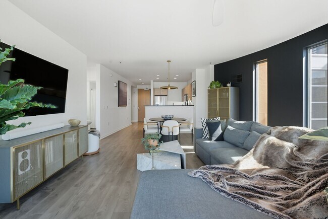 Building Photo - 200 2nd St