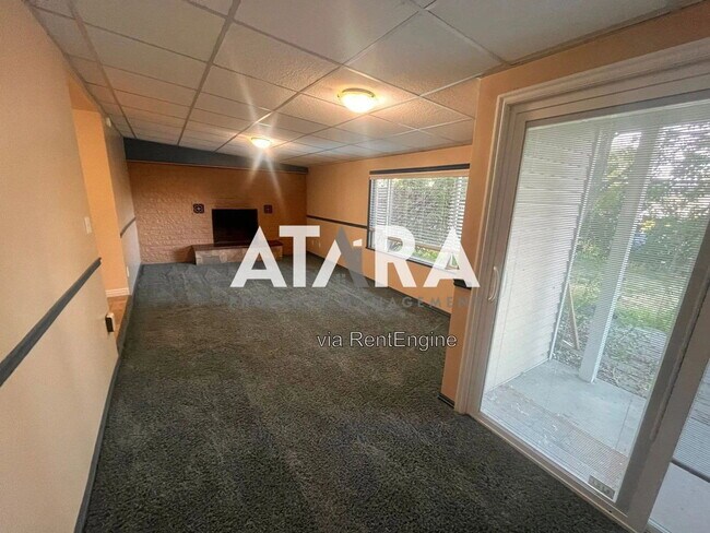 Building Photo - 618 W Anderson Ave