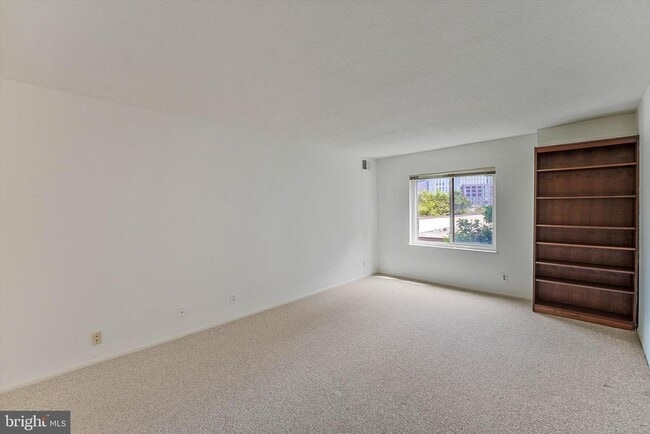 Building Photo - 8360 Greensboro Dr