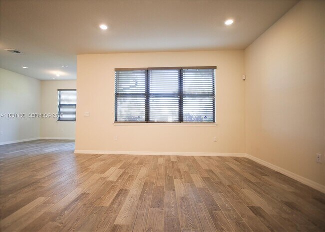 Building Photo - 8293 Cadre Noir Rd