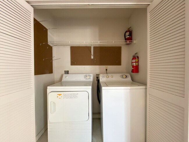 Building Photo - Campus Edge #201