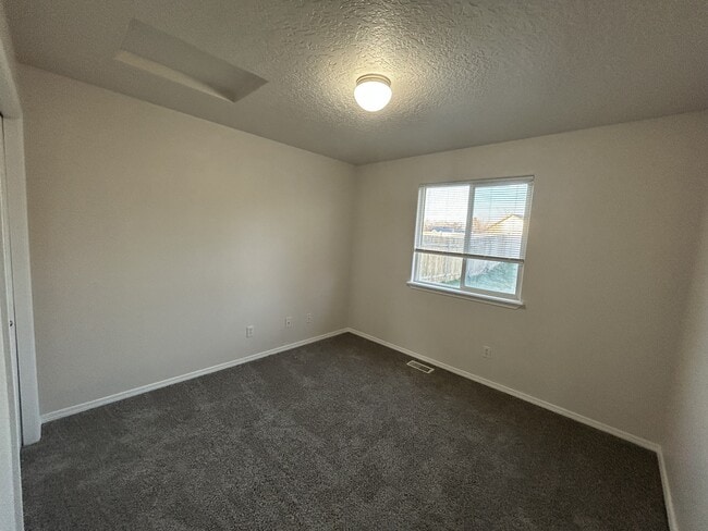 Building Photo - 557 N Katsura Ave