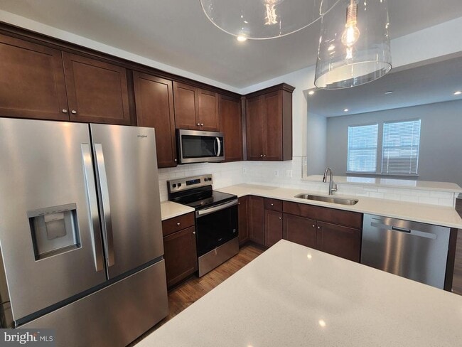 Building Photo - 477 Husky Trl