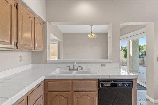 Building Photo - Fabulous Home!