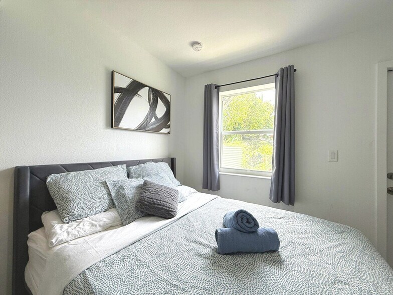 Building Photo - 261 NW 34th St