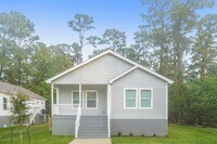 Building Photo - 9330 Crestview Dr