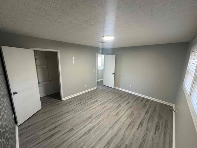 Building Photo - 4348 Bradley Dr SW
