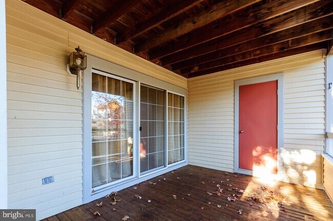 Building Photo - 115 Cascade Ct
