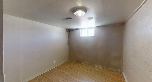 Building Photo - Charming four-bedroom home one block from UNR