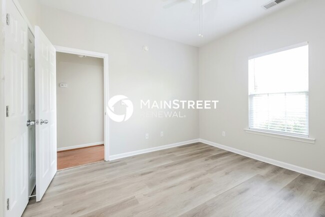 Building Photo - 1068 Fairbank Ln