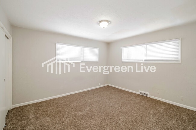 Building Photo - 6806 E 114th Terrace