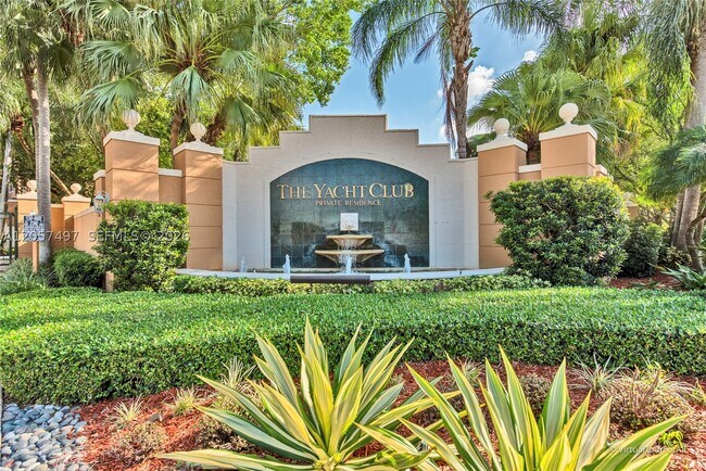 Building Photo - 19501 E Country Club Dr