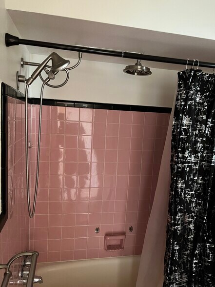 Building Photo - 17060 E 11 Mile Rd