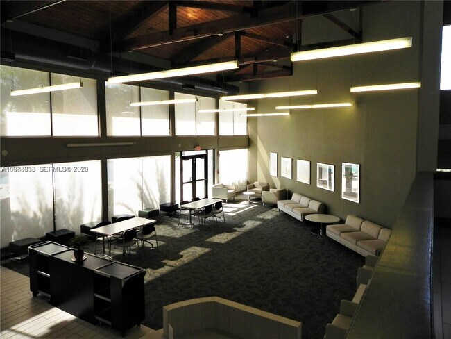 Building Photo - 10909 SW 113th Pl