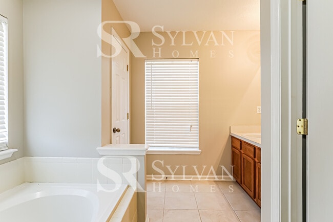 Building Photo - The ideal space to balance life, work, and...