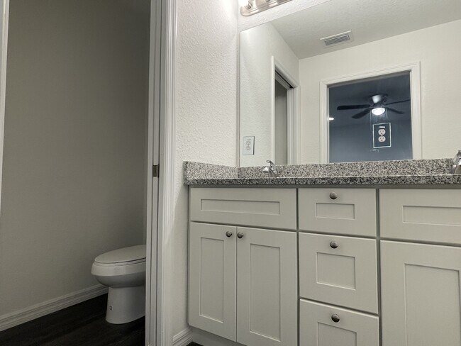 Building Photo - 15 Larch Cse