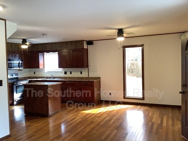 Building Photo - 1221 S Matlock Ave