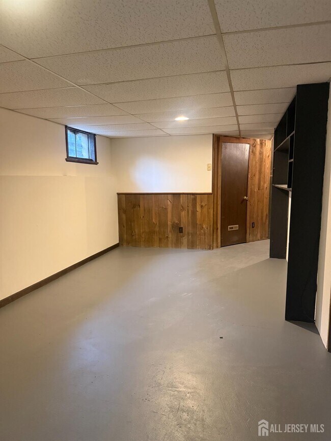 Building Photo - 710-712-712 Drake Ave