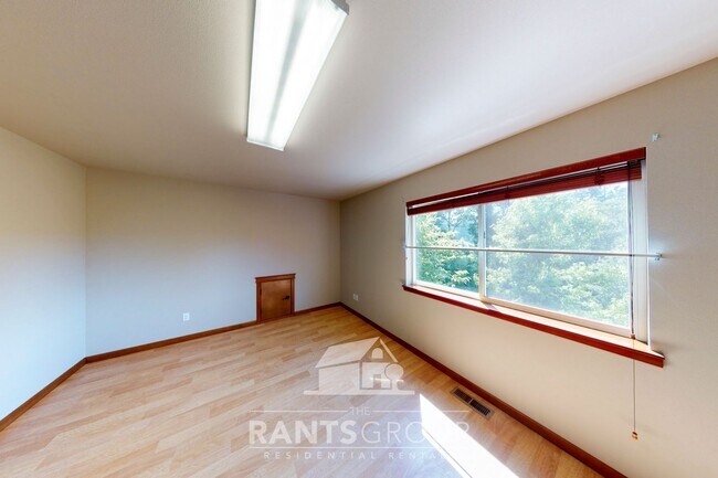 Building Photo - Beautiful Home in Hawks Prairie