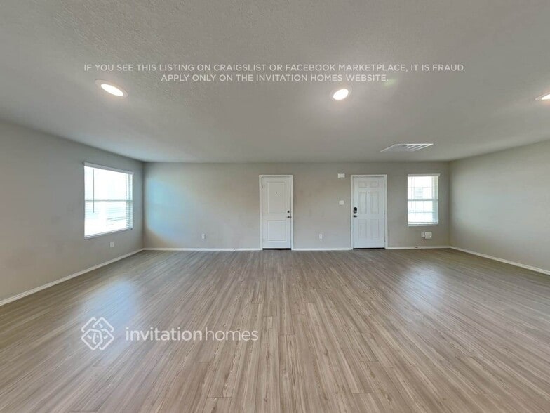 Building Photo - 7323 Avila Vis