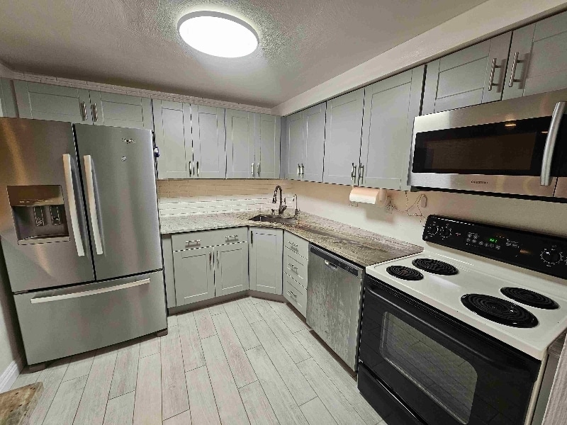 Building Photo - 1606 Greentree Rd