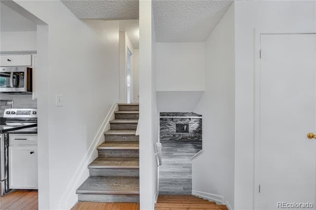 Building Photo - 6233 W Caley Ave