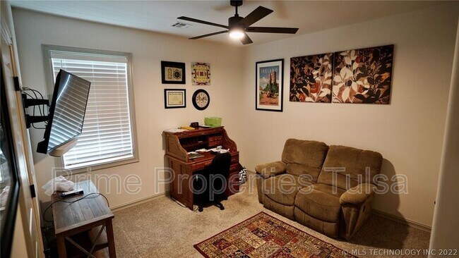 Building Photo - 12912 S 6th St