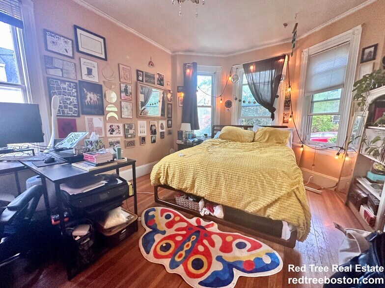 Building Photo - 52 Dustin St