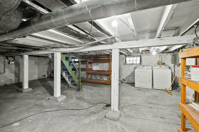Building Photo - Dutchtown 2 bed 1 bath Single-Family for R...