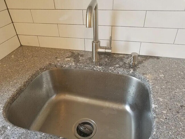 Building Photo - 2640 Marion Ave