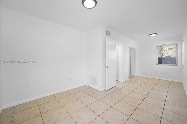 Building Photo - 577 NE 82nd St
