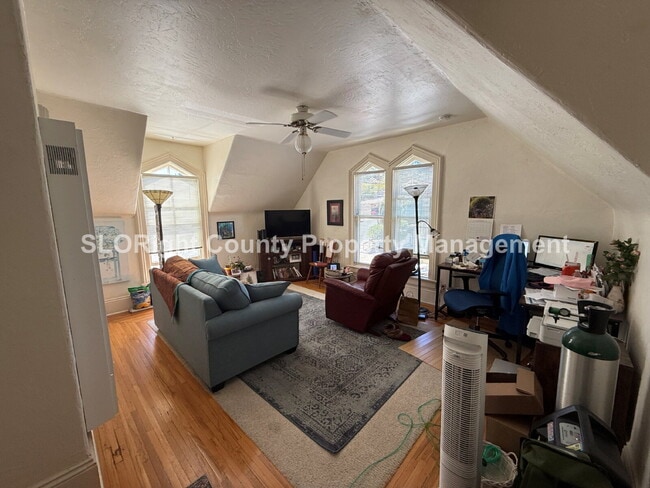 Building Photo - AVAILABLE OCTOBER - 1 Bed, 1 Bath Charming...