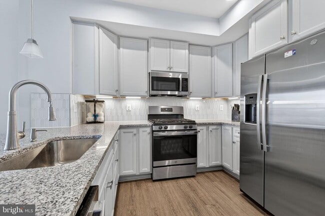 Building Photo - 100 Lawndale Dr