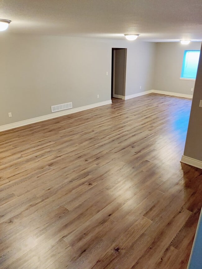 Building Photo - 12821 E Zimmerly St