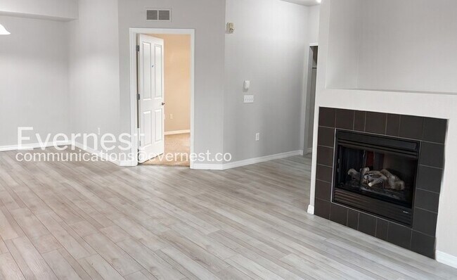 Building Photo - 3 Bed & 2 Bath Condo in Fort Collins / Coming Soon!