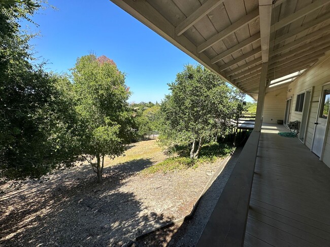Building Photo - Fabulous LAH home, close town location, sp...