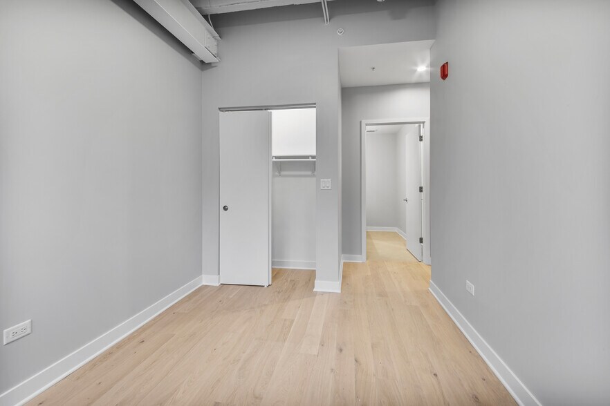 Building Photo - 4622 N Ashland Ave