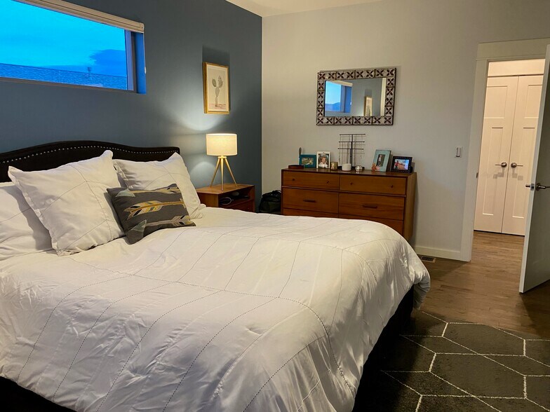 master bed - 151 Starbuck Cir